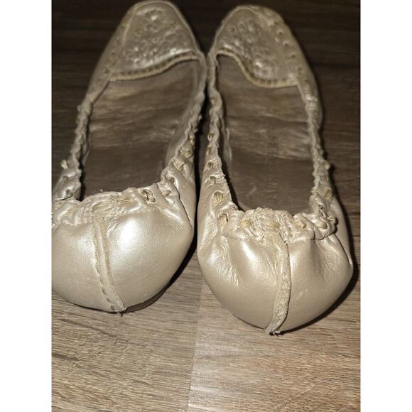 JACK ROGERS SZ 6M METALLIC CHAMPAGNE LEATHER BALLET FLATS FLORAL SHOES - Picture 6 of 7
